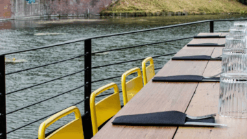 Repas à bord d'une Péniche